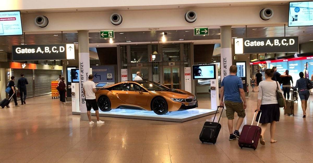 BMW i8 auf dem Flughafen Hamburg